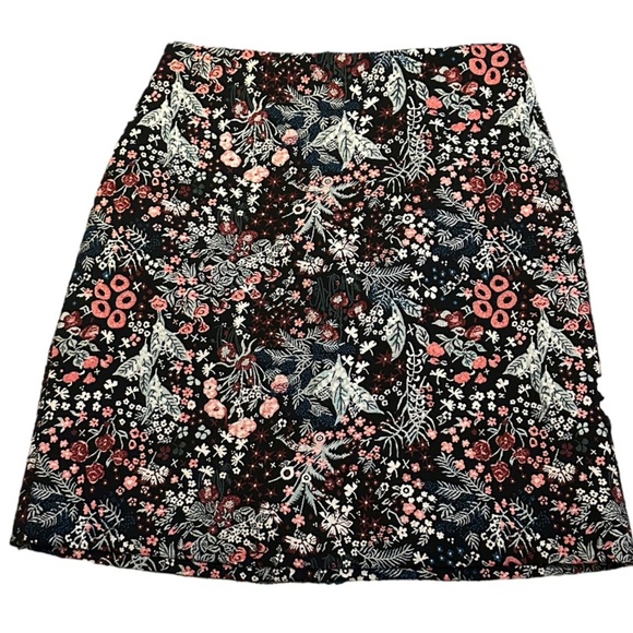 H&M Dresses & Skirts - H&M Floral Embroidered Tapestry Mini Skirt size 6